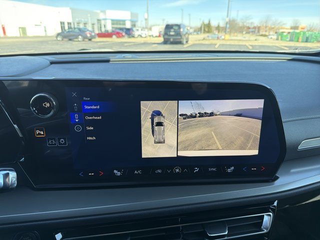 New 2026 Chevrolet Traverse LT image 16