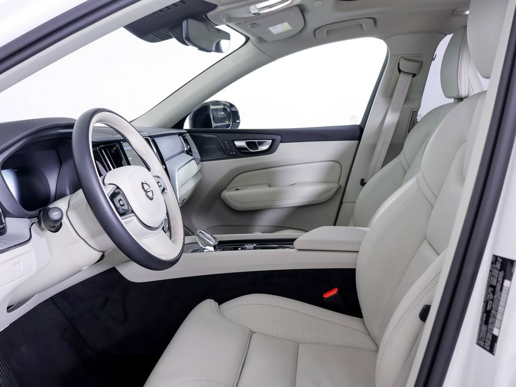Used 2025 Volvo XC60 B5 Ultra w/ Protection Package Premier image 4