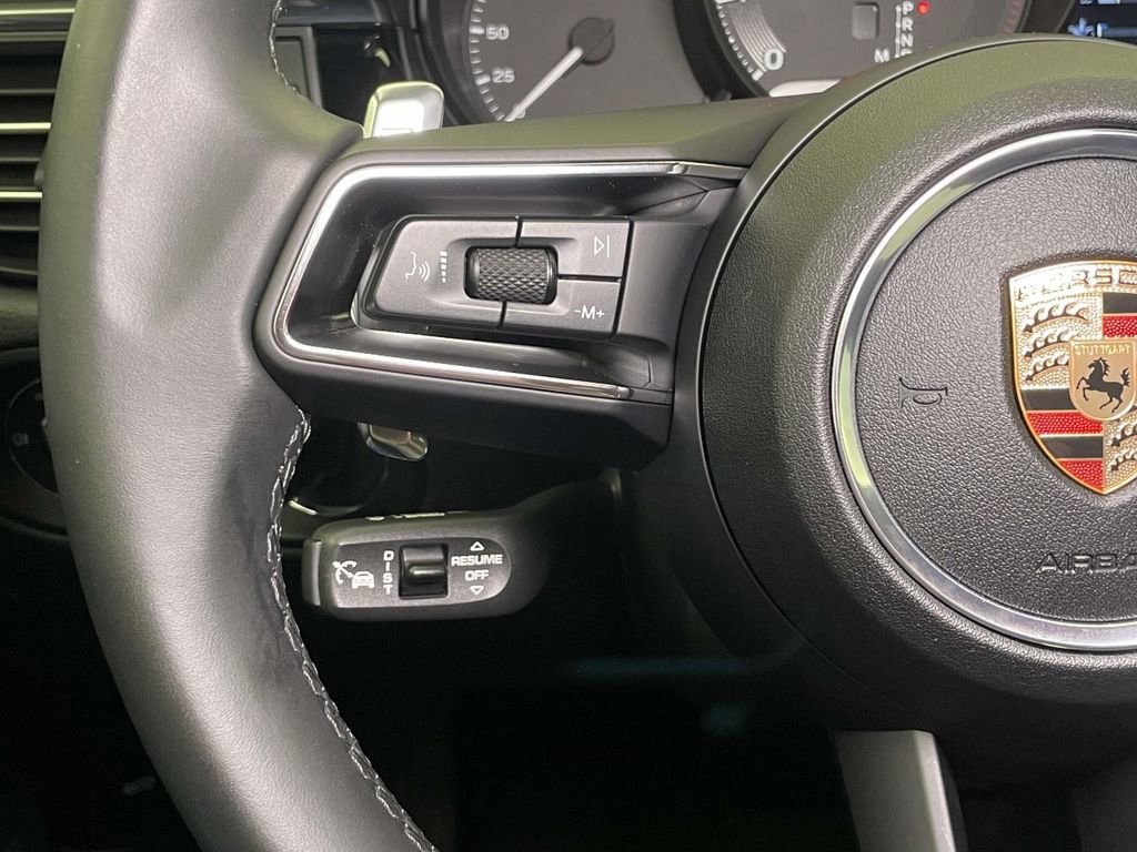 Certified 2025 Porsche Macan AWD/4WD image 40