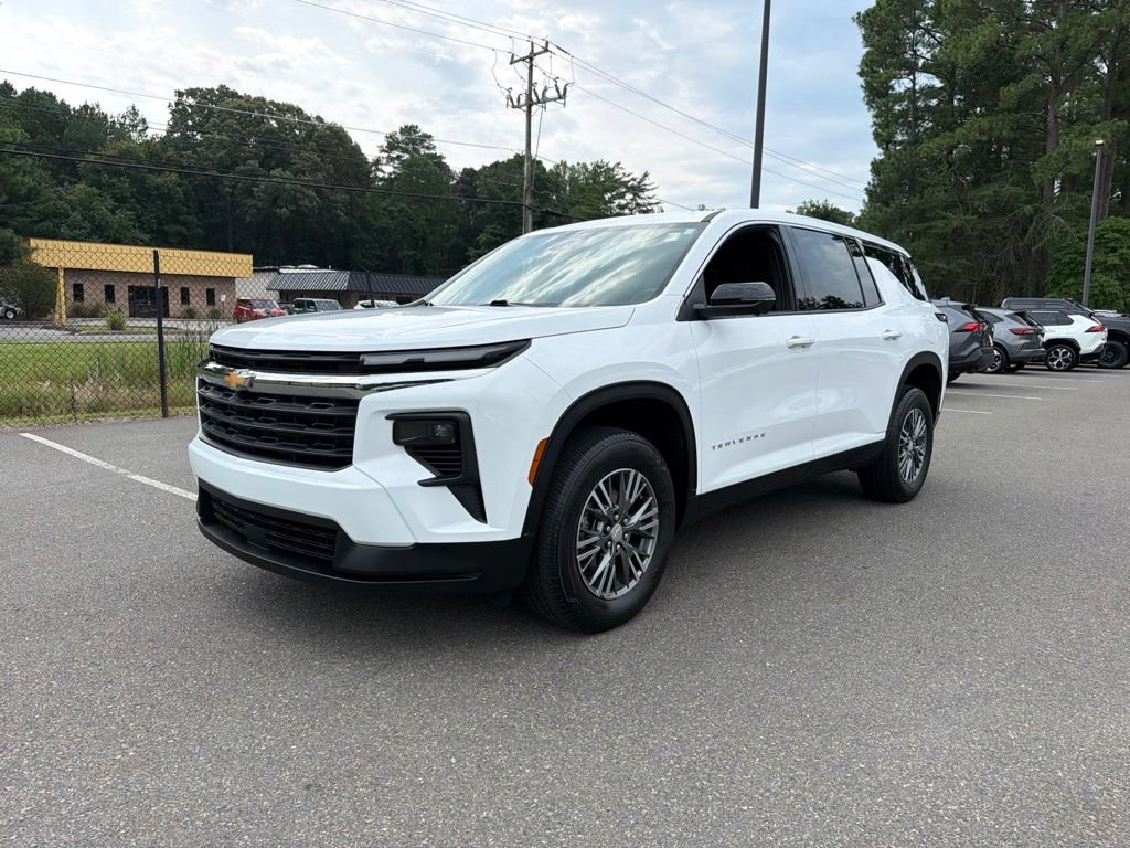 Used 2024 Chevrolet Traverse LS AWD/4WD image 2