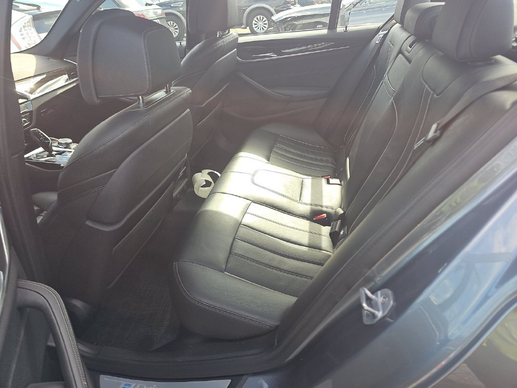 Used 2019 BMW 530e xDrive w/ Convenience Package AWD/4WD image 11
