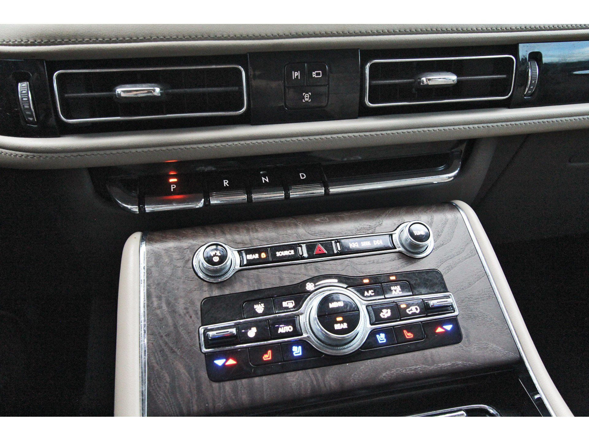 Used 2022 Lincoln Aviator Reserve w/ Equipment Group 201A RWD image 31