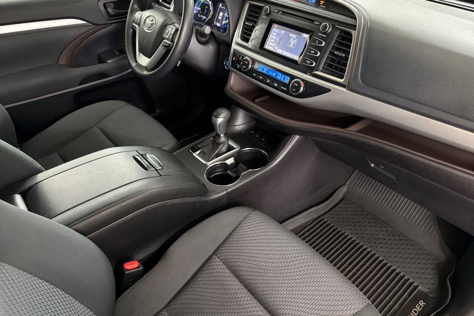 Used 2019 Toyota Highlander LE AWD/4WD image 16