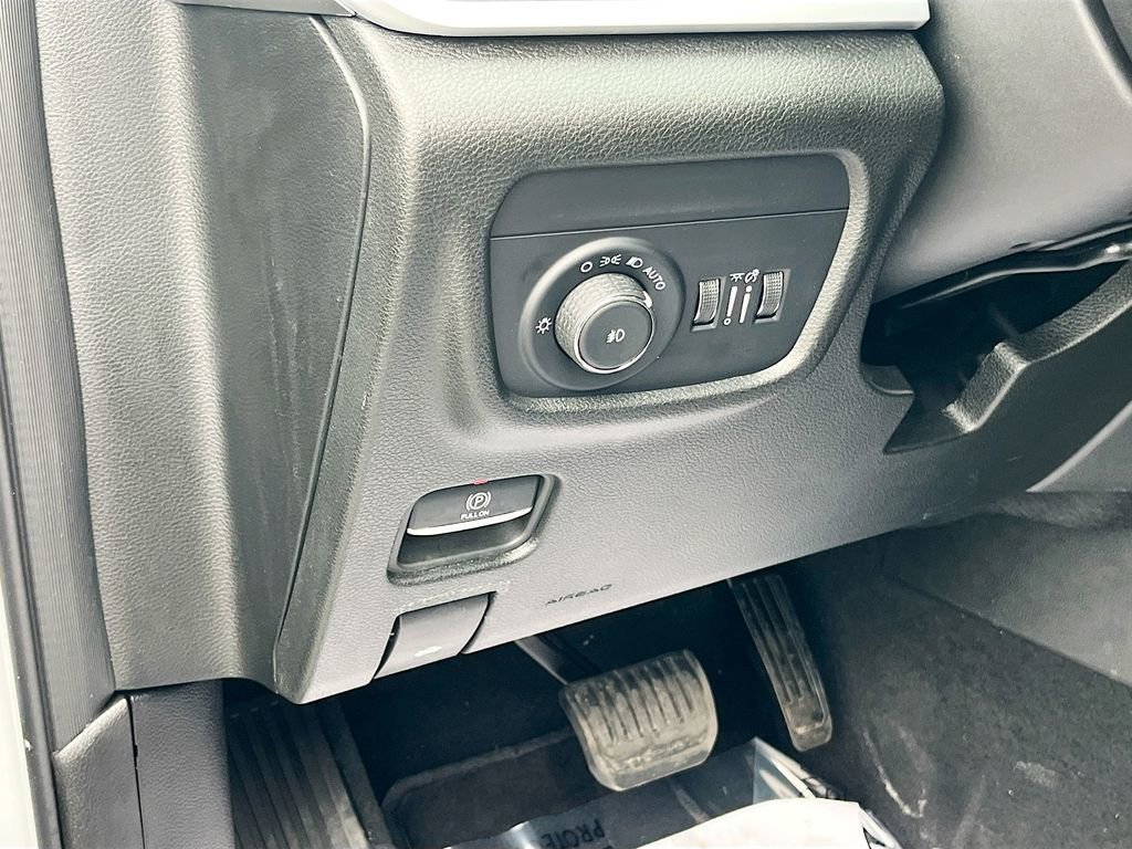 Certified 2025 Jeep Grand Cherokee L Limited w/ Black Appearance Package image 10