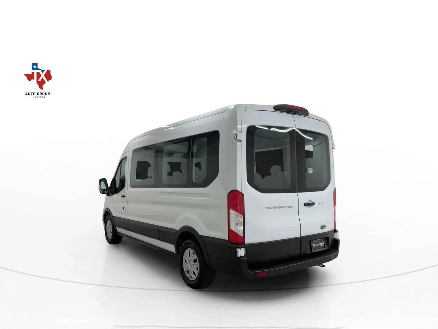 Used 2023 Ford Transit 350 XLT RWD image 4