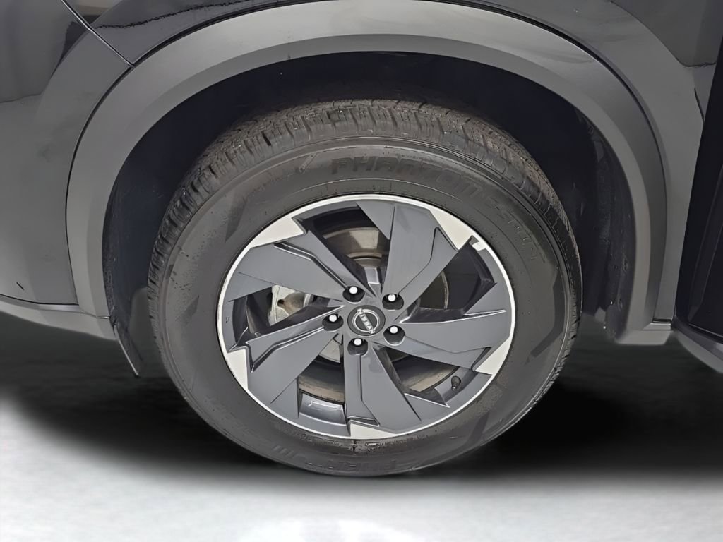 Used 2025 Nissan Rogue SV FWD image 30
