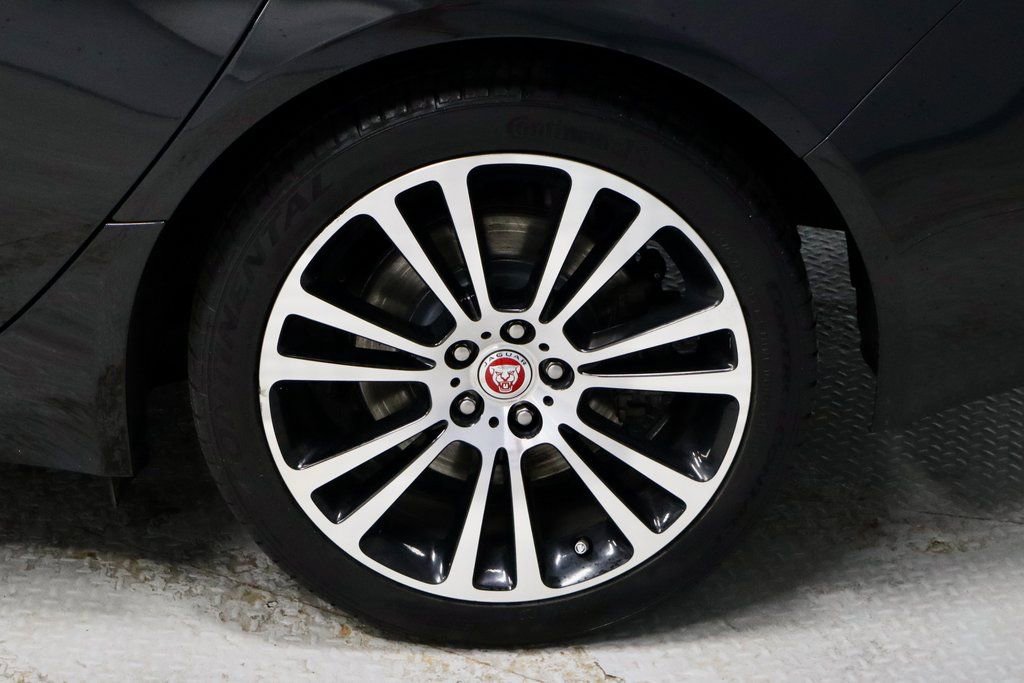 Used 2020 Jaguar XF Prestige image 18