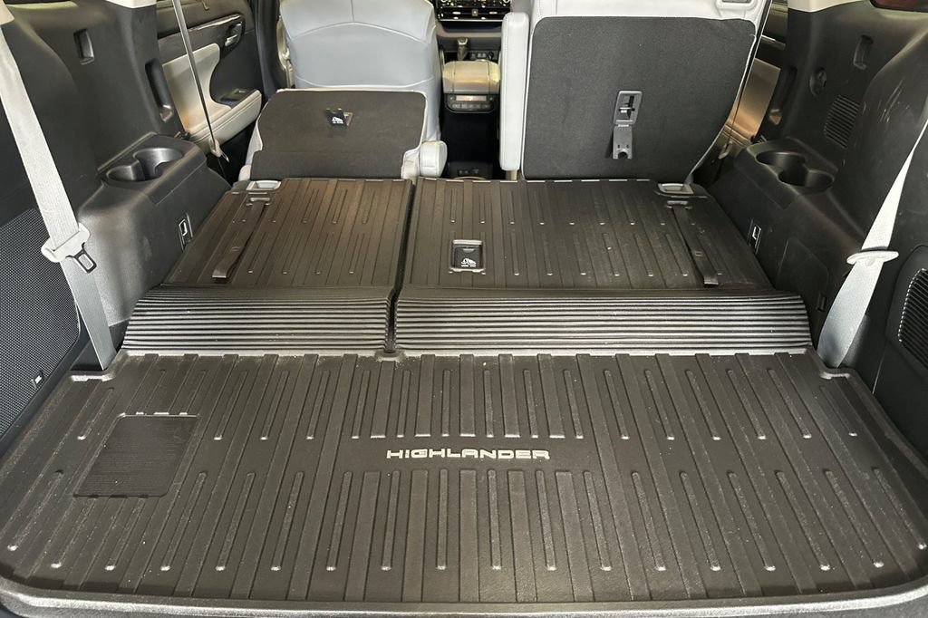 Used 2021 Toyota Highlander Platinum AWD/4WD image 18