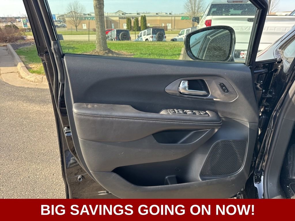 New 2026 Chrysler Pacifica Select w/ S Appearance Package image 11