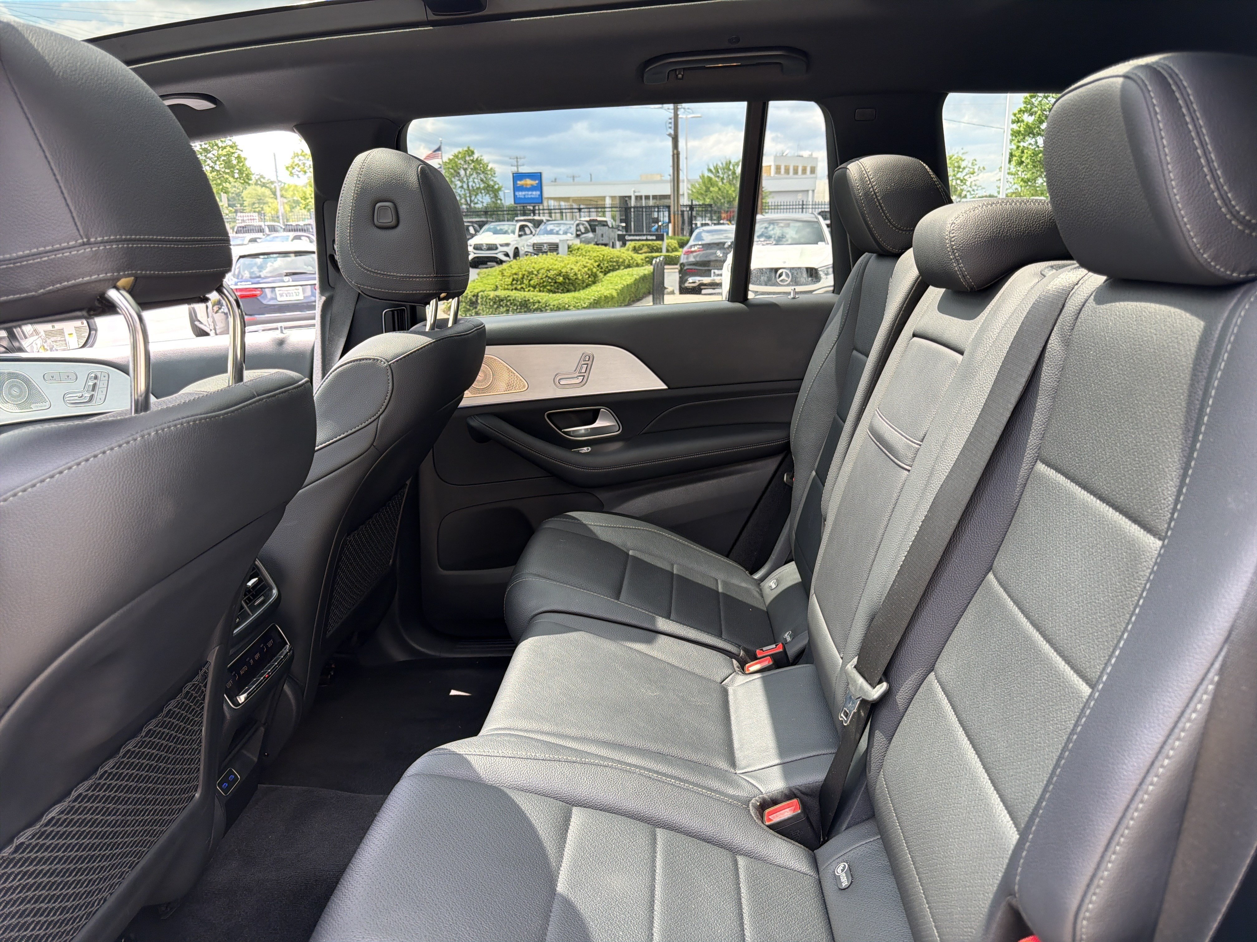 Used 2024 Mercedes-Benz GLS 450 4MATIC image 31