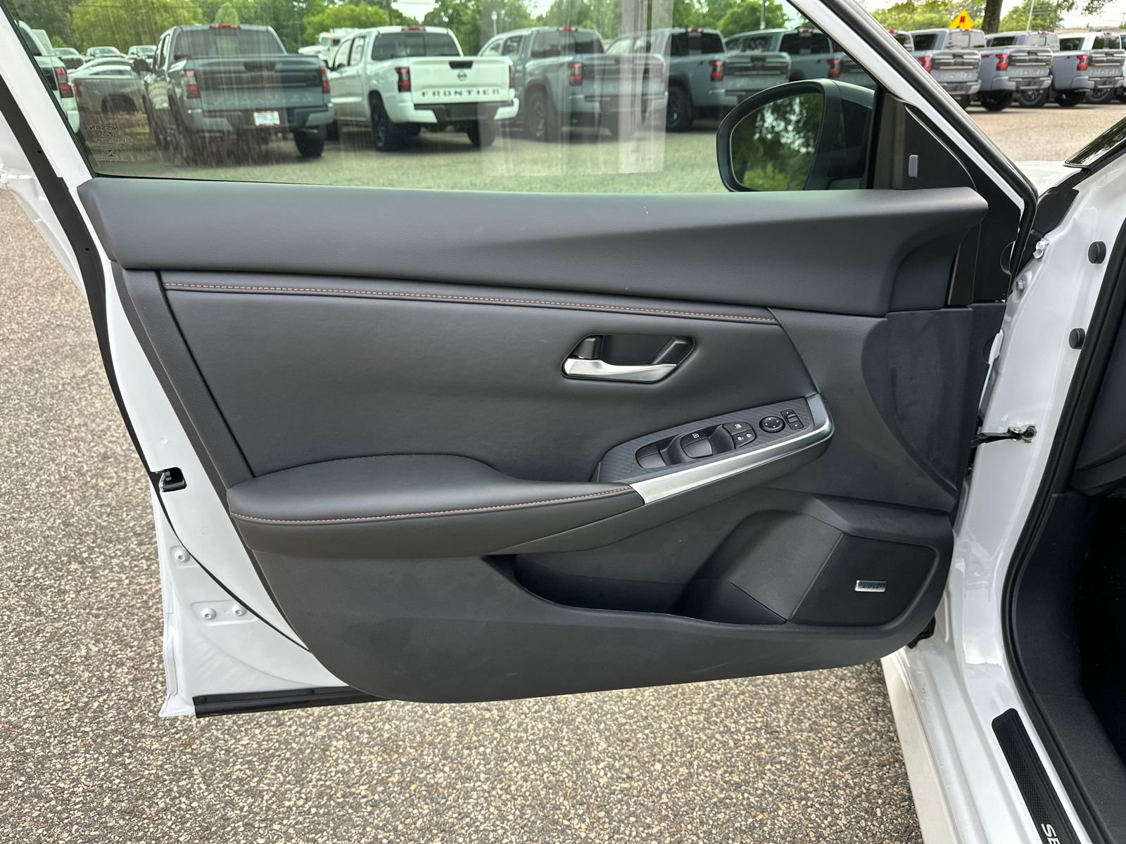 Certified 2025 Nissan Sentra SR w/ SR Premium Package FWD image 8