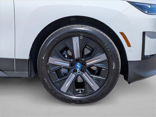 Used 2024 BMW iX xDrive50 w/ Convenience Package AWD/4WD image 25