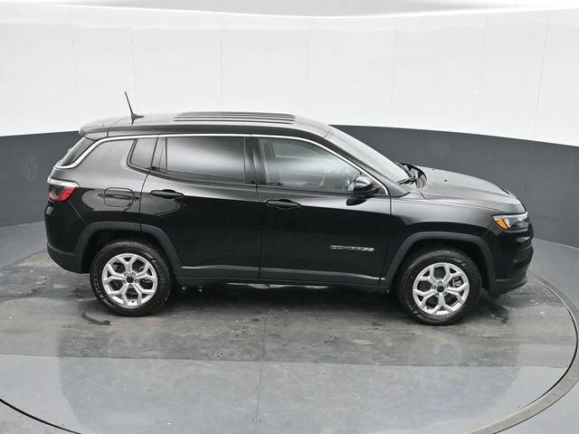 Used 2025 Jeep Compass Sport w/ Mopar Graphics Package AWD/4WD image 31