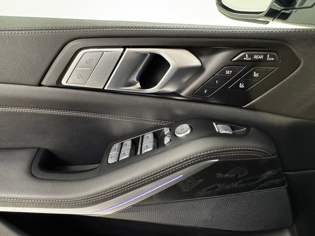 Used 2022 BMW X7 xDrive40i w/ Executive Package image 31