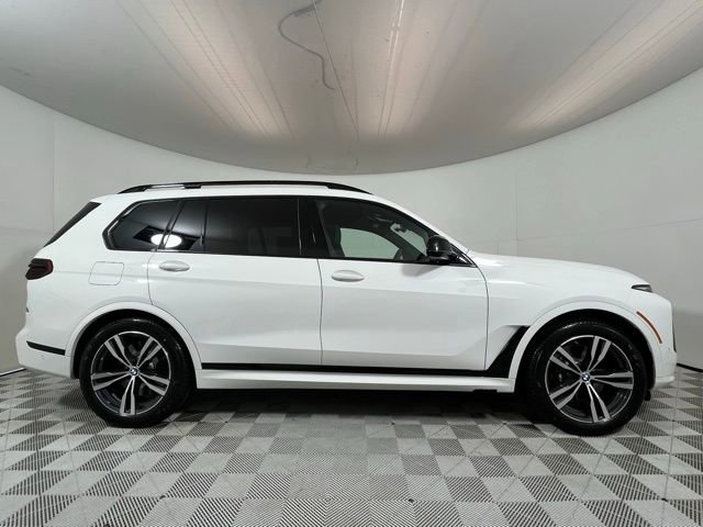 Used 2026 BMW X7 M60i image 8