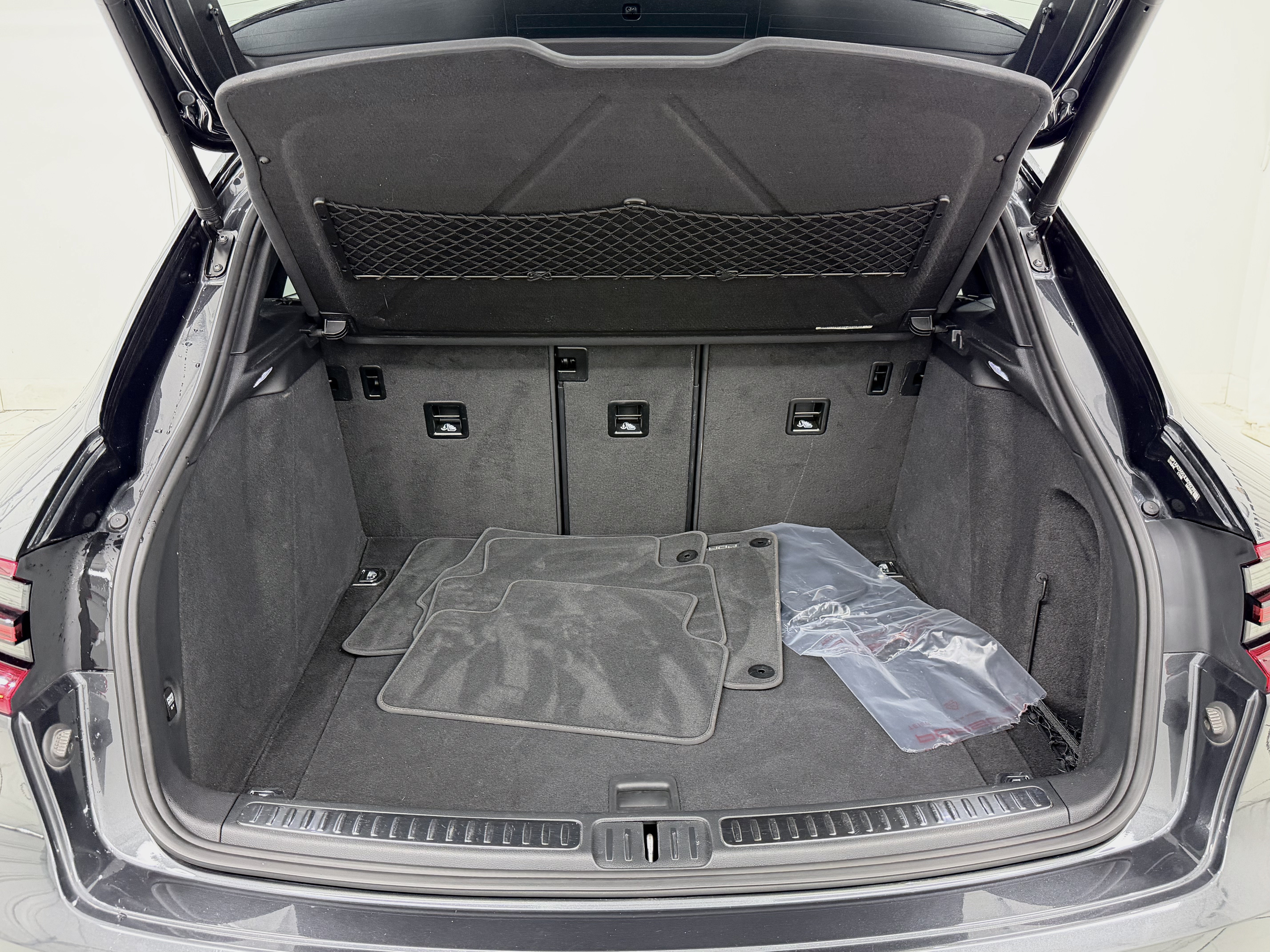 Certified 2018 Porsche Macan AWD/4WD image 62