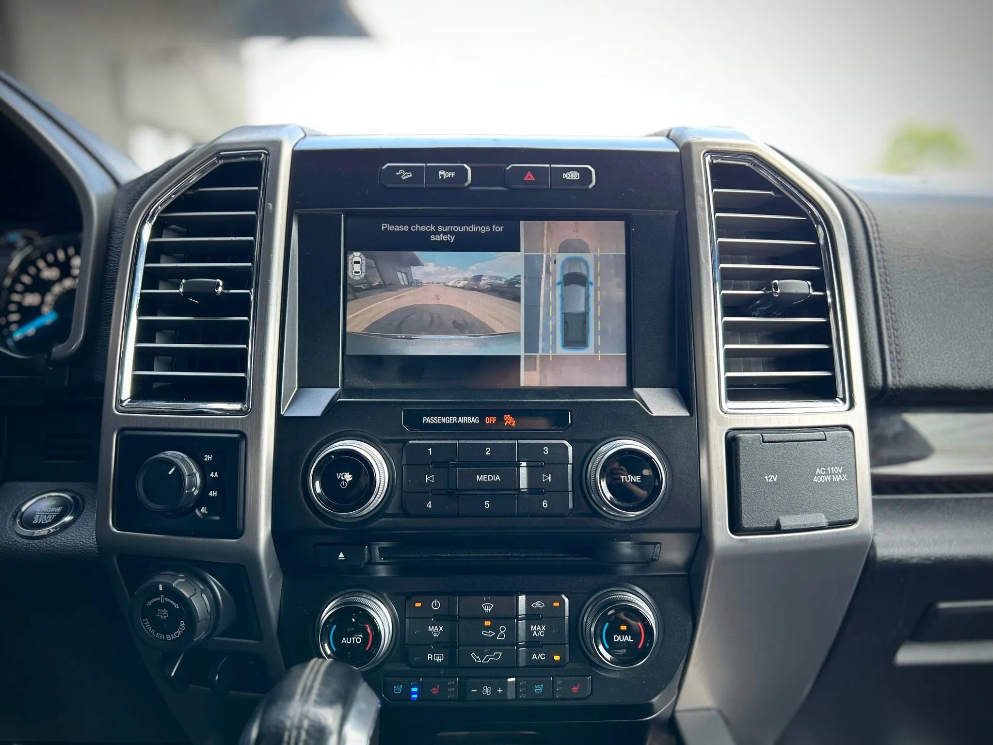 Used 2016 Ford F150 Platinum w/ Equipment Group 701A Luxury image 26