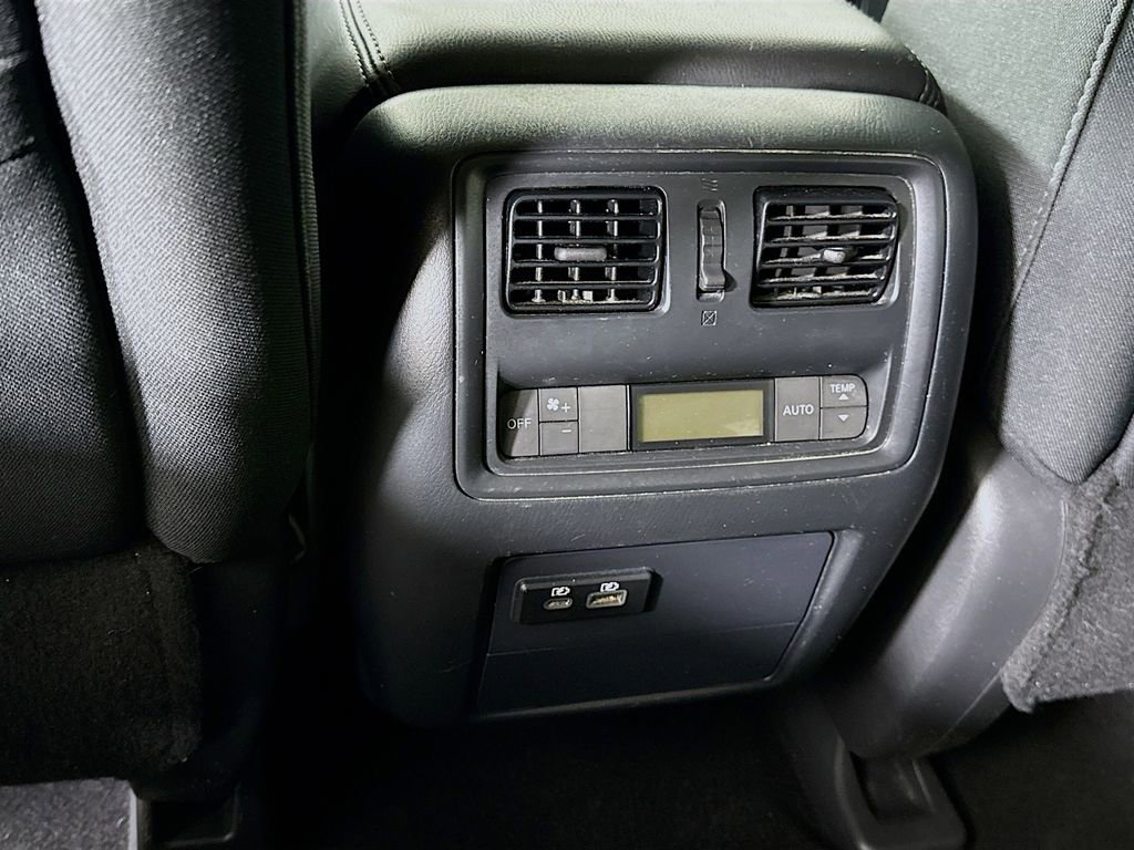 Used 2020 Nissan Pathfinder S image 28