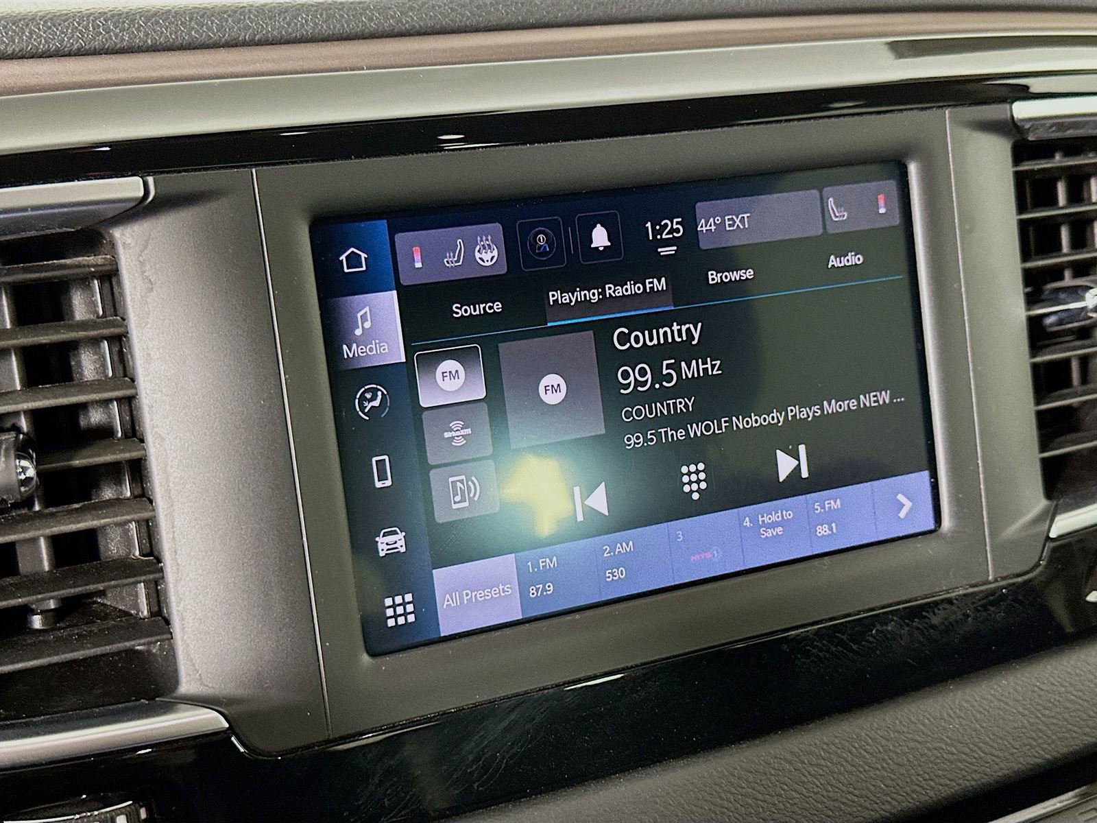 Used 2023 Chrysler Voyager LX image 15