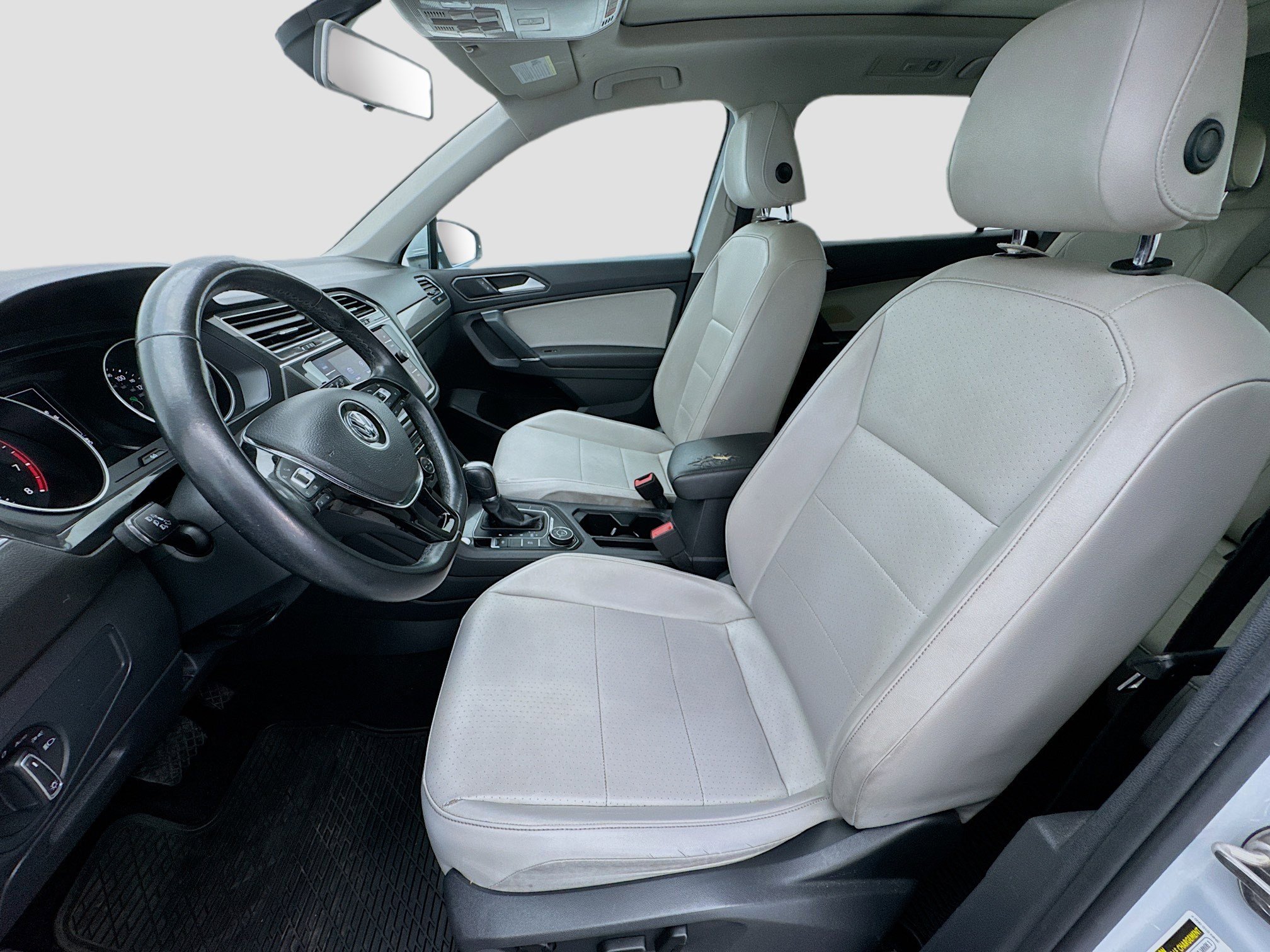 Used 2018 Volkswagen Tiguan SE w/ Panoramic Sunroof Package AWD/4WD image 13