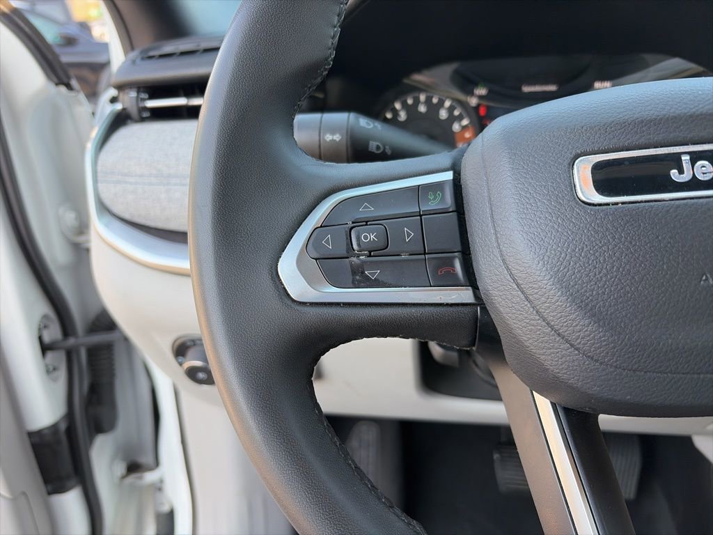 Used 2024 Jeep Compass Latitude image 17