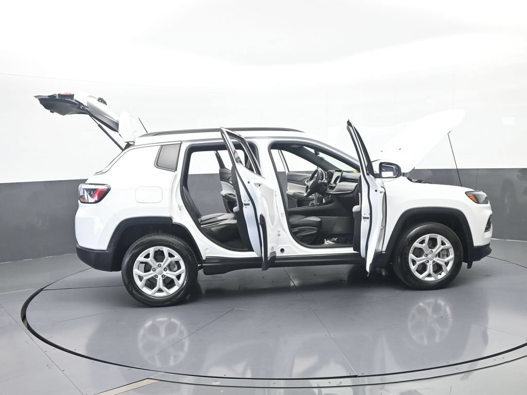 Used 2024 Jeep Compass Latitude AWD/4WD image 67