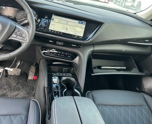 Used 2023 Buick Envision Avenir image 2