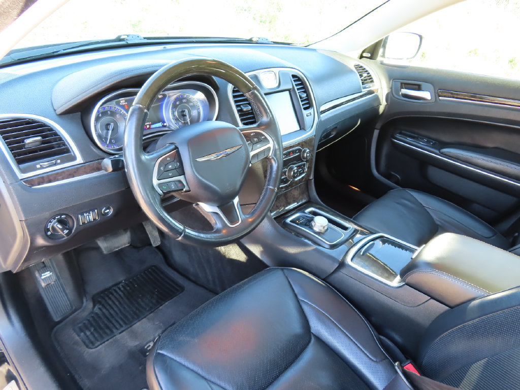 Used 2015 Chrysler 300 C RWD image 18