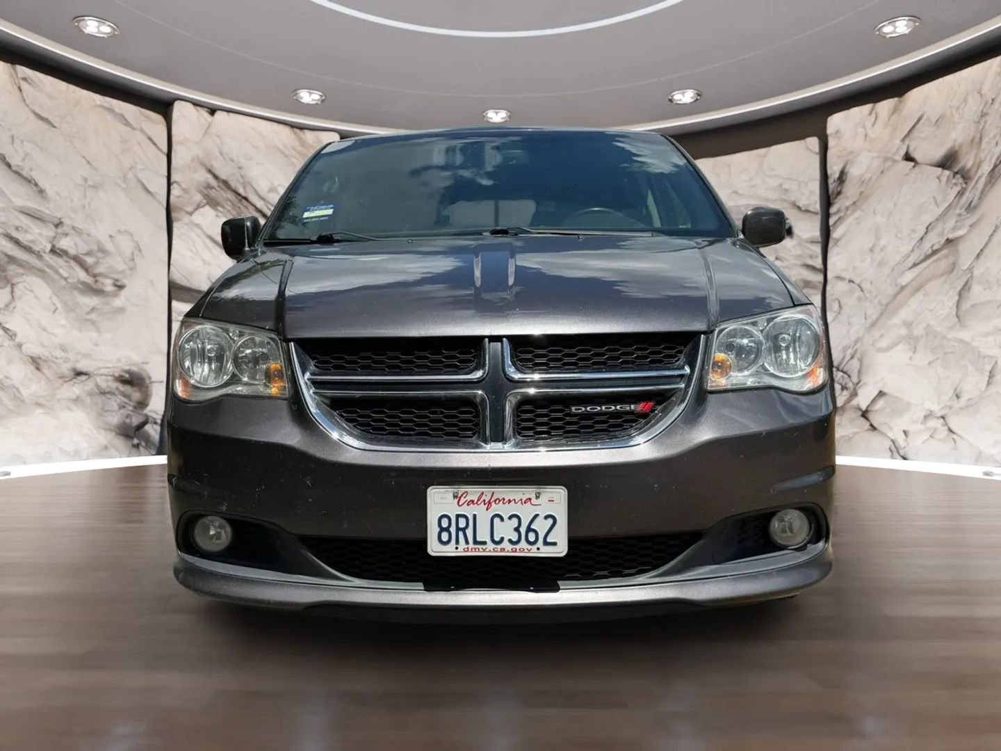 Used 2017 Dodge Grand Caravan SXT FWD image 2