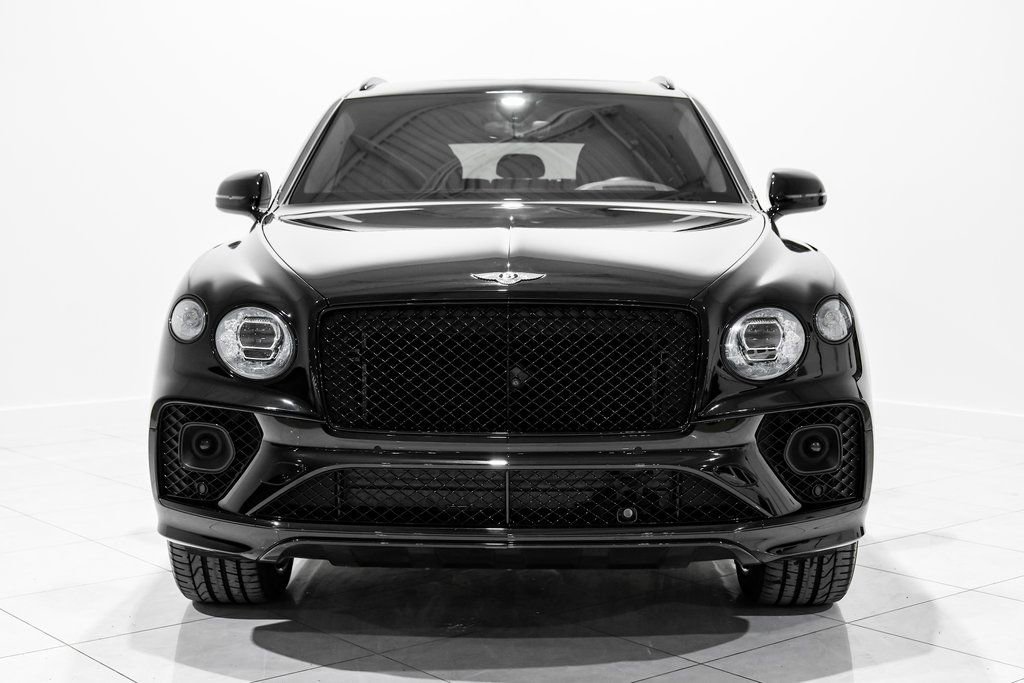 Used 2023 Bentley Bentayga image 2
