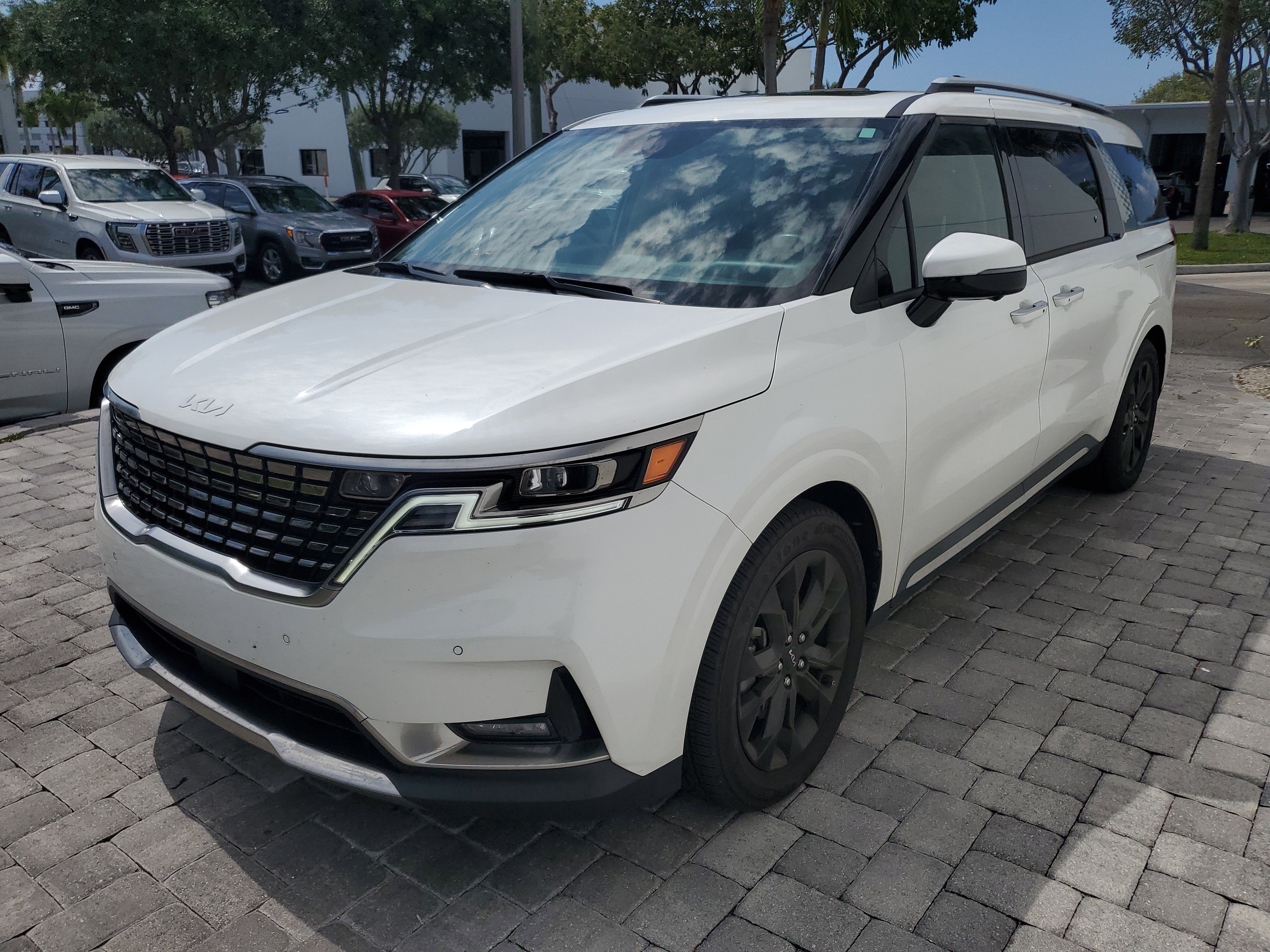 Used 2024 Kia Carnival SX Prestige FWD image 3