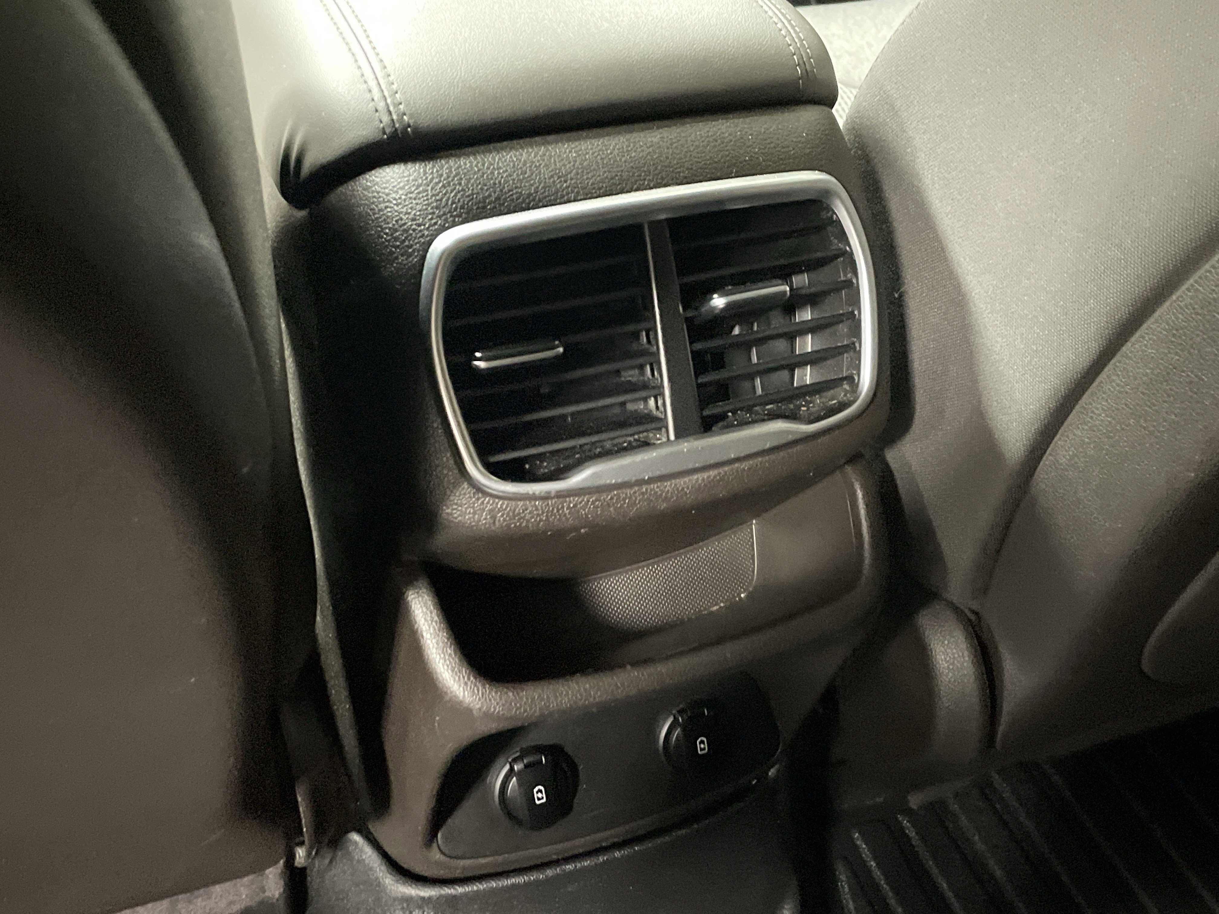 Used 2020 Hyundai Santa Fe SEL FWD image 30