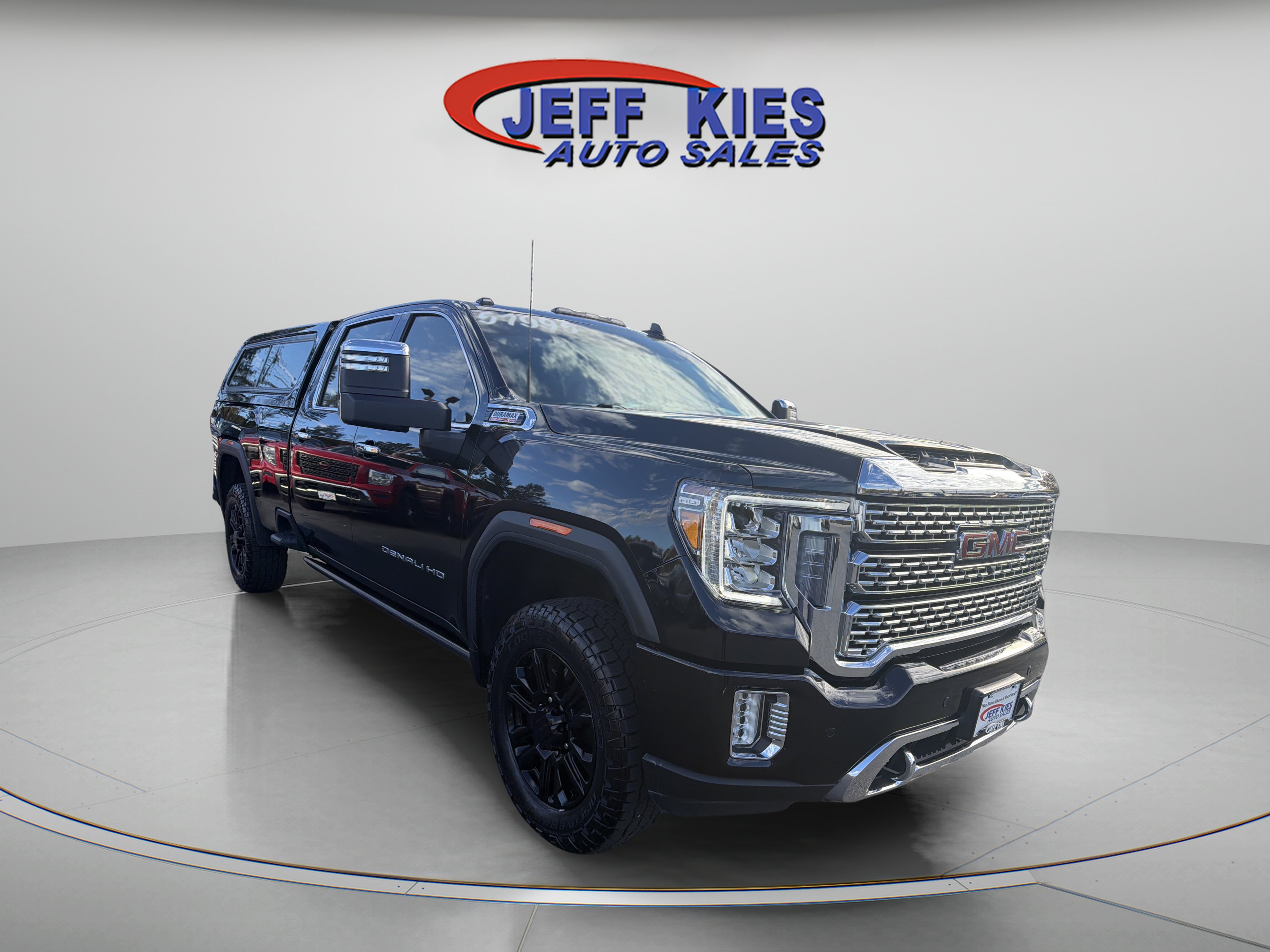 Used 2022 GMC Sierra 3500 Denali w/ Denali Black Diamond Edition AWD/4WD image 3