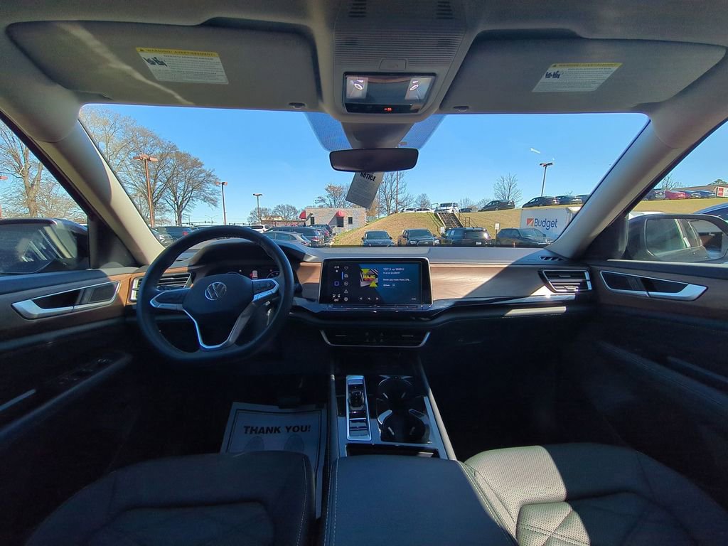 Used 2025 Volkswagen Atlas SE image 25