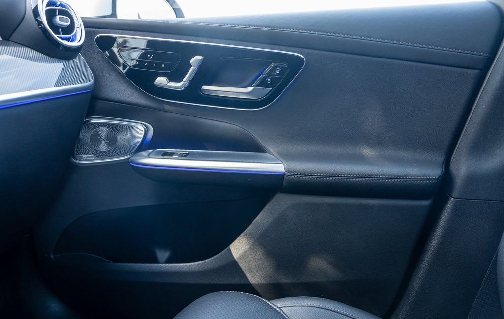 Used 2023 Mercedes-Benz GLC 300 4MATIC w/ Pinnacle Trim Package image 15