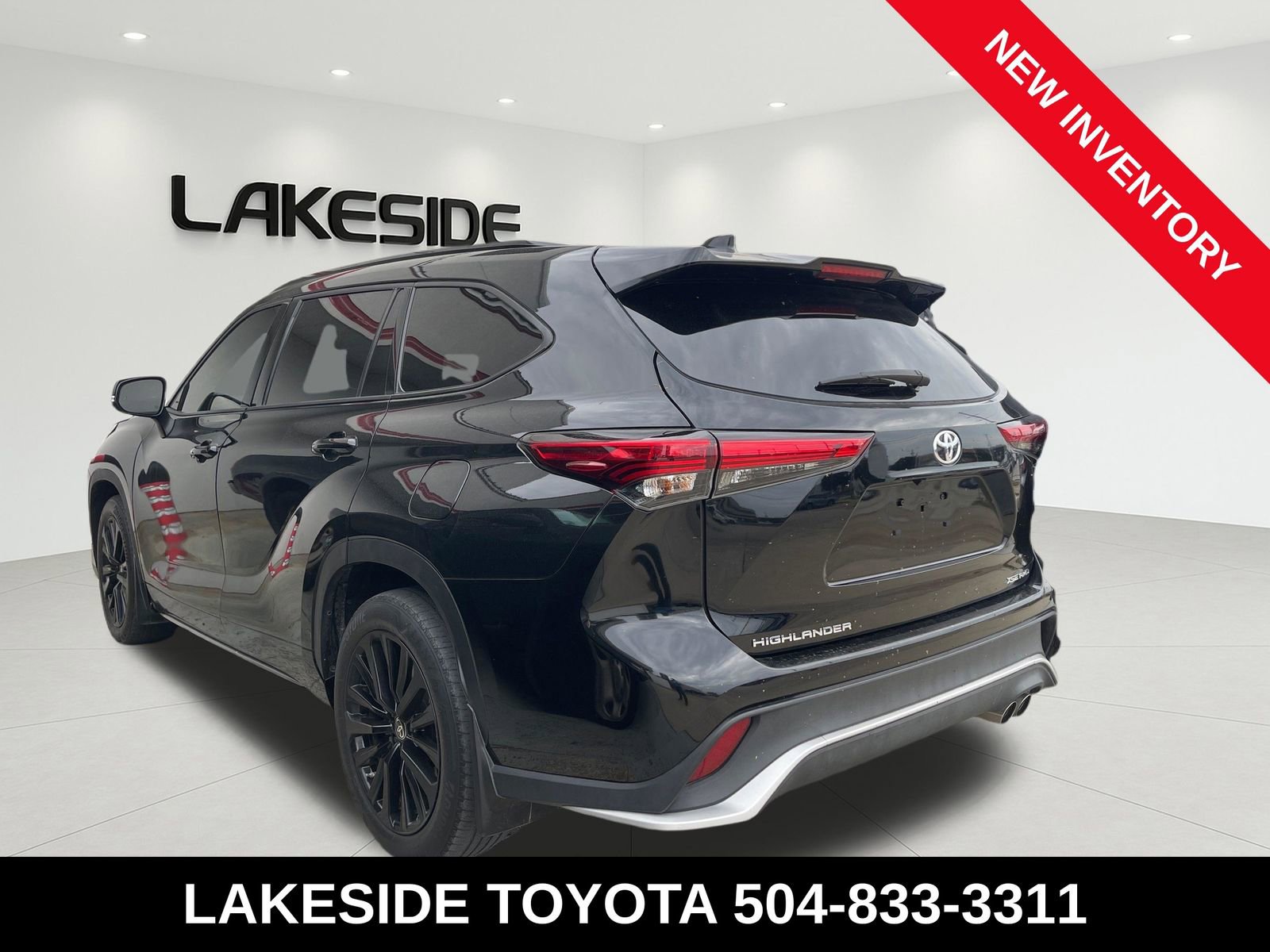 Used 2023 Toyota Highlander XSE AWD/4WD image 2