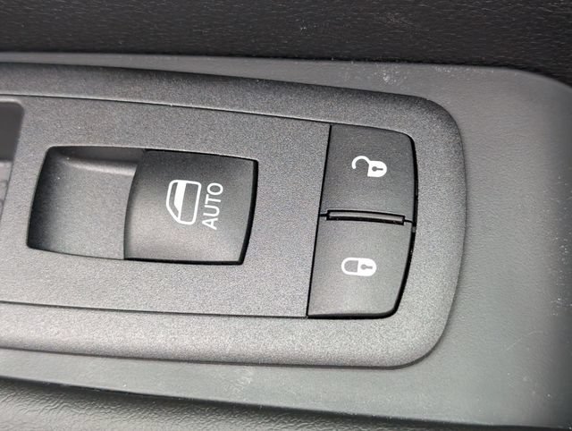 New 2027 Chrysler Pacifica Select FWD image 32
