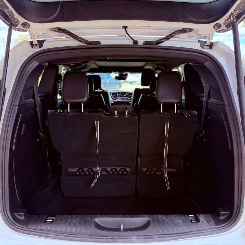 Used 2025 Chrysler Pacifica Limited image 33