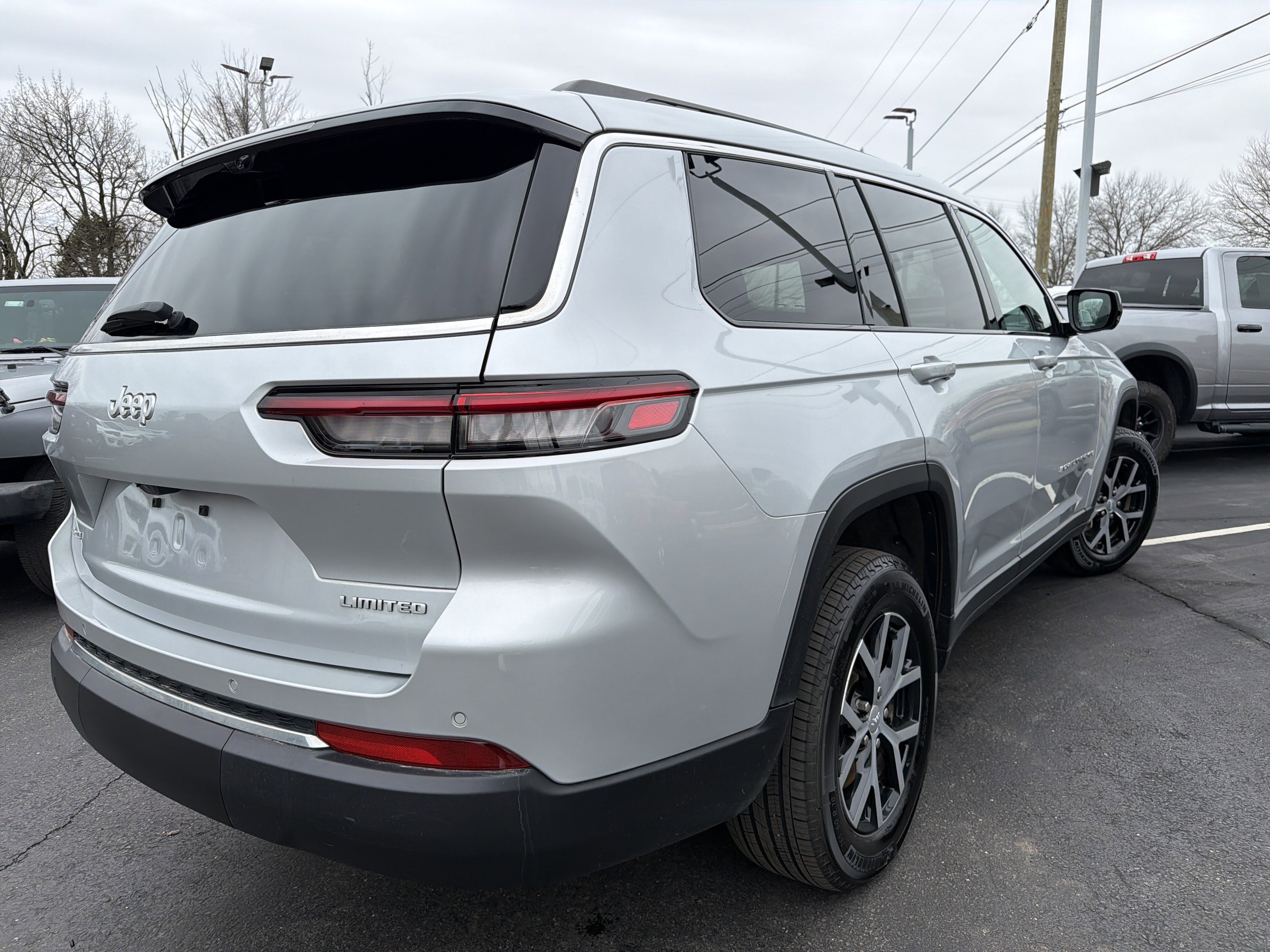 Certified 2025 Jeep Grand Cherokee L Limited w/ Luxury Tech Group II image 7