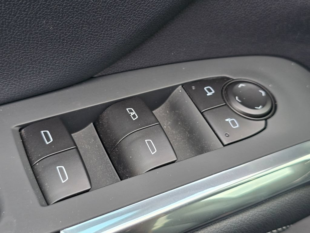 Used 2026 Chevrolet Traverse LT w/ Driver Confidence Package FWD image 25
