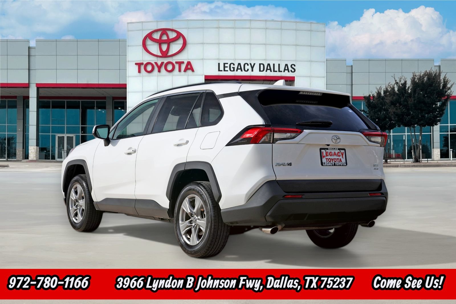 Used 2024 Toyota RAV4 XLE w/ Weather Package image 8
