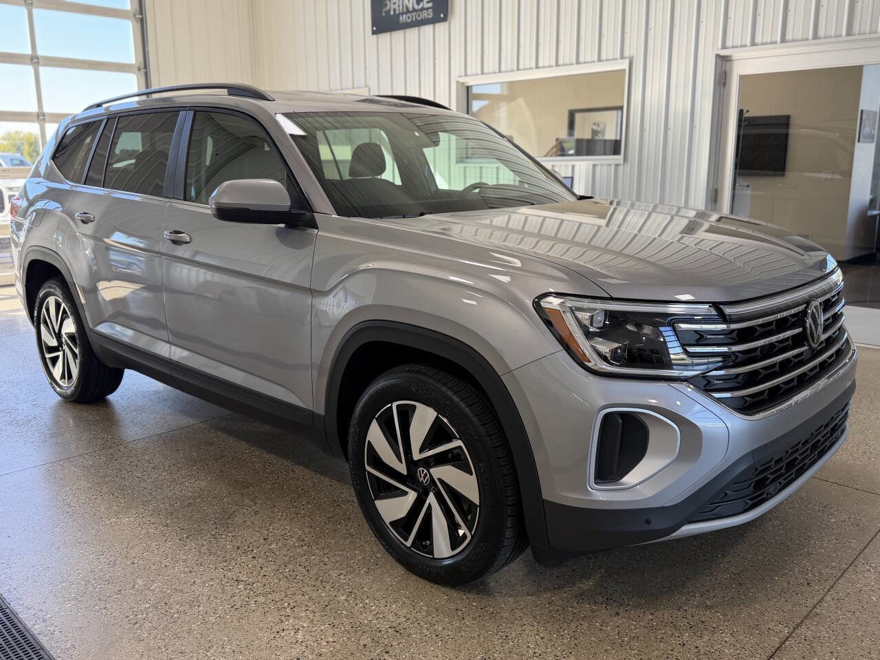 Used 2025 Volkswagen Atlas SE image 42