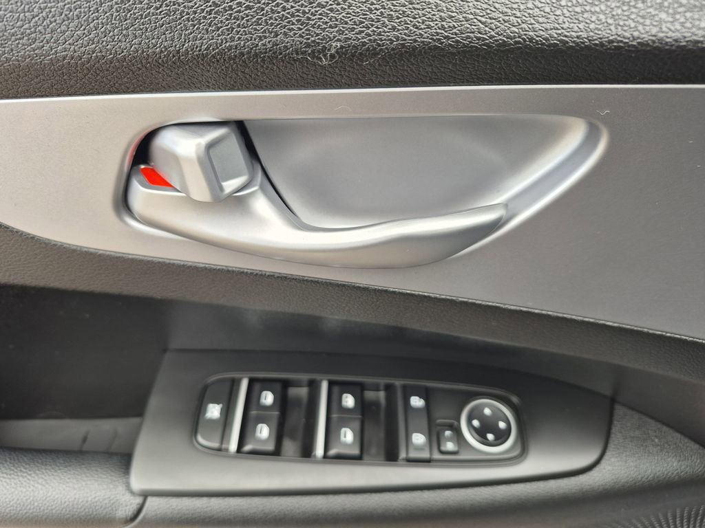 Certified 2023 Kia Forte LXS image 9