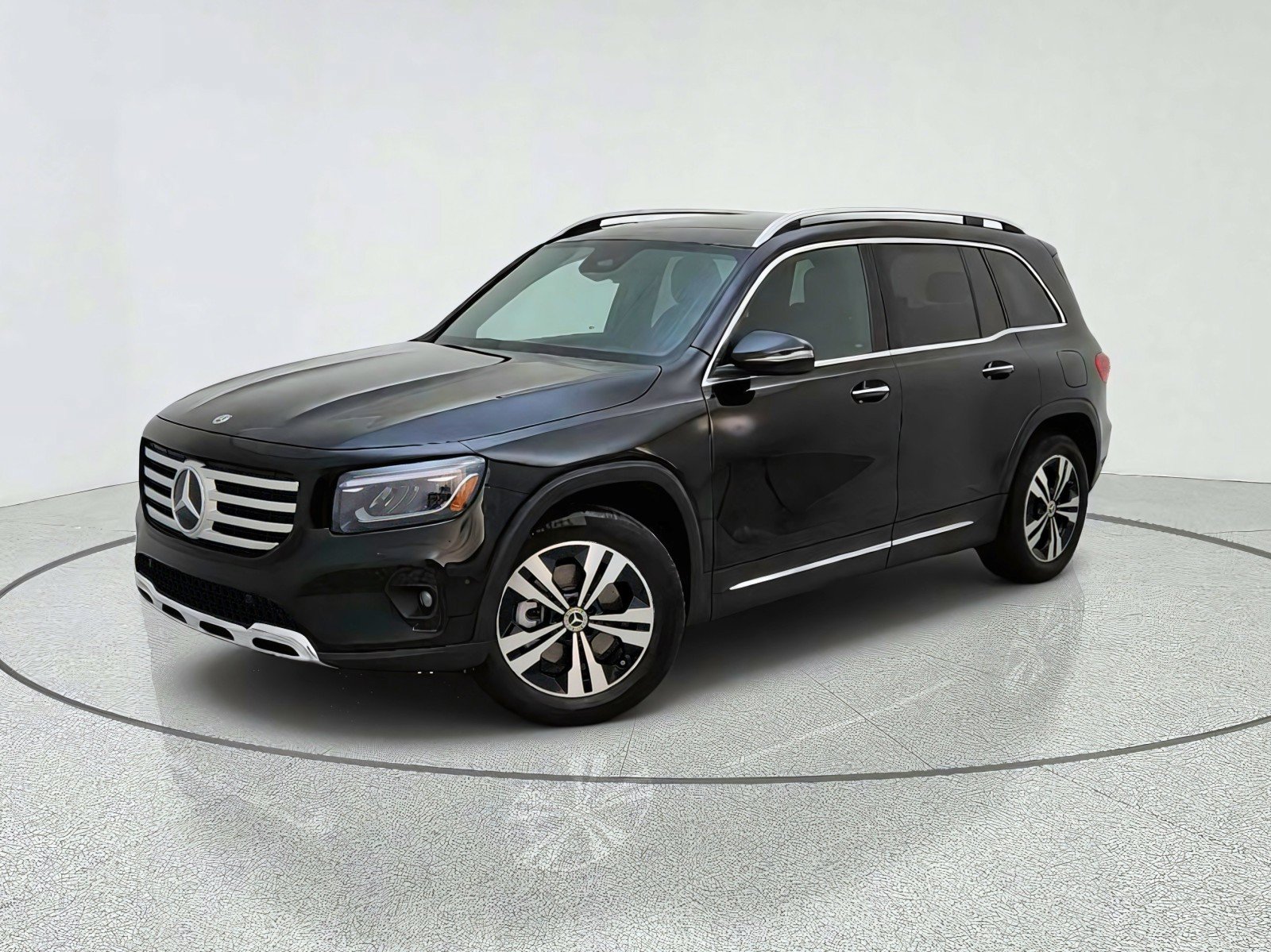 Used 2026 Mercedes-Benz GLB 250 image 1