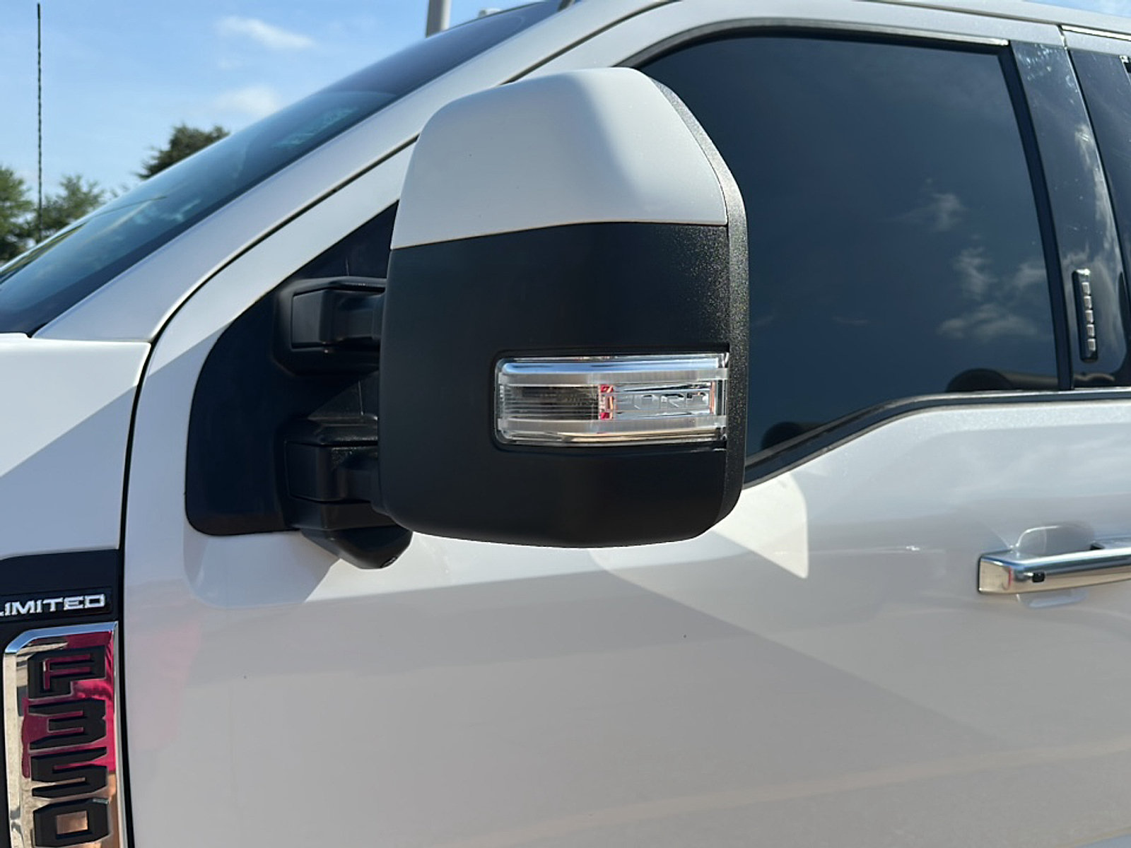 Used 2023 Ford F350 Limited w/ FX4 Off-Road Package AWD/4WD image 6