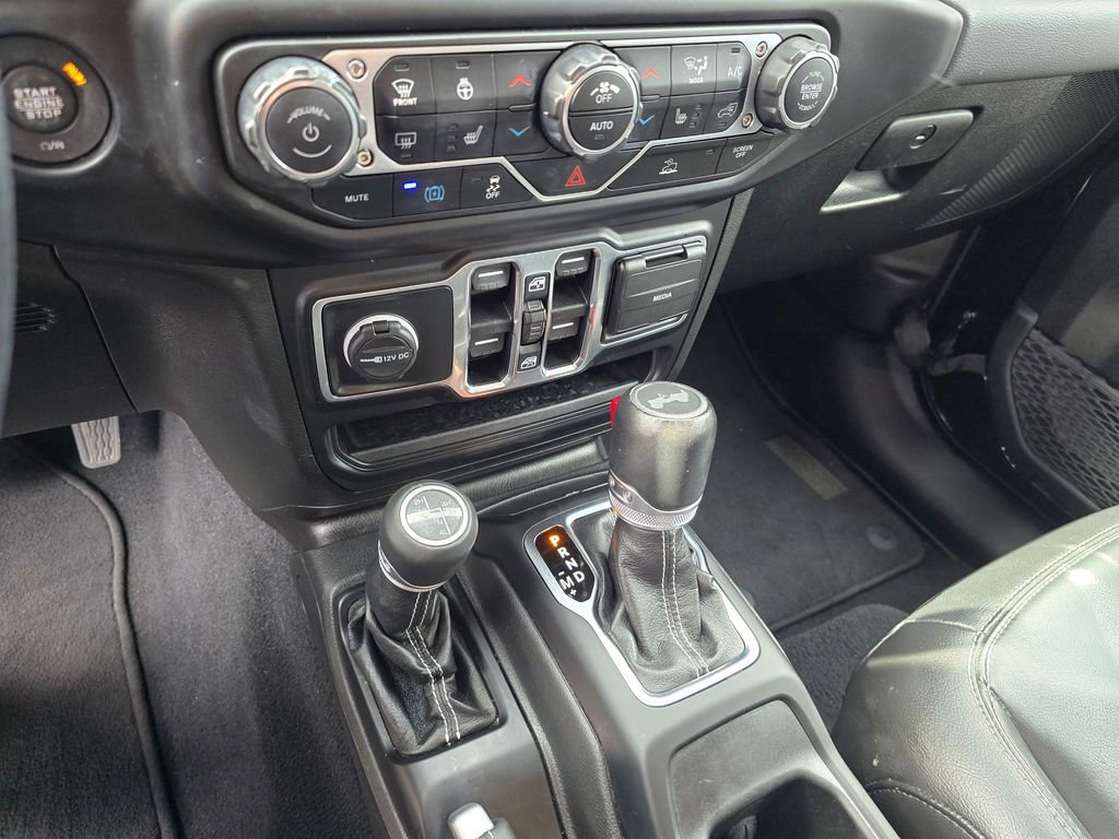 Used 2021 Jeep Wrangler Unlimited Sahara w/ Cold Weather Group AWD/4WD image 25