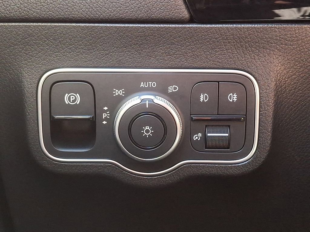 Used 2025 Mercedes-Benz GLA 250 image 24