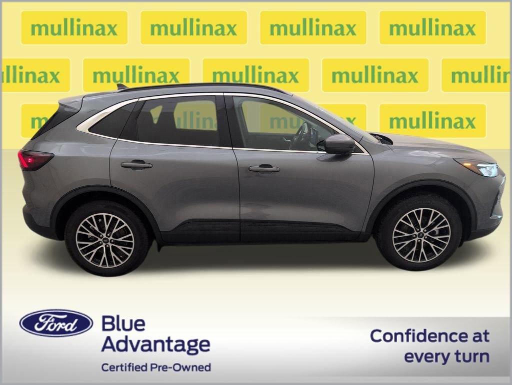 Used 2025 Ford Escape Base image 2