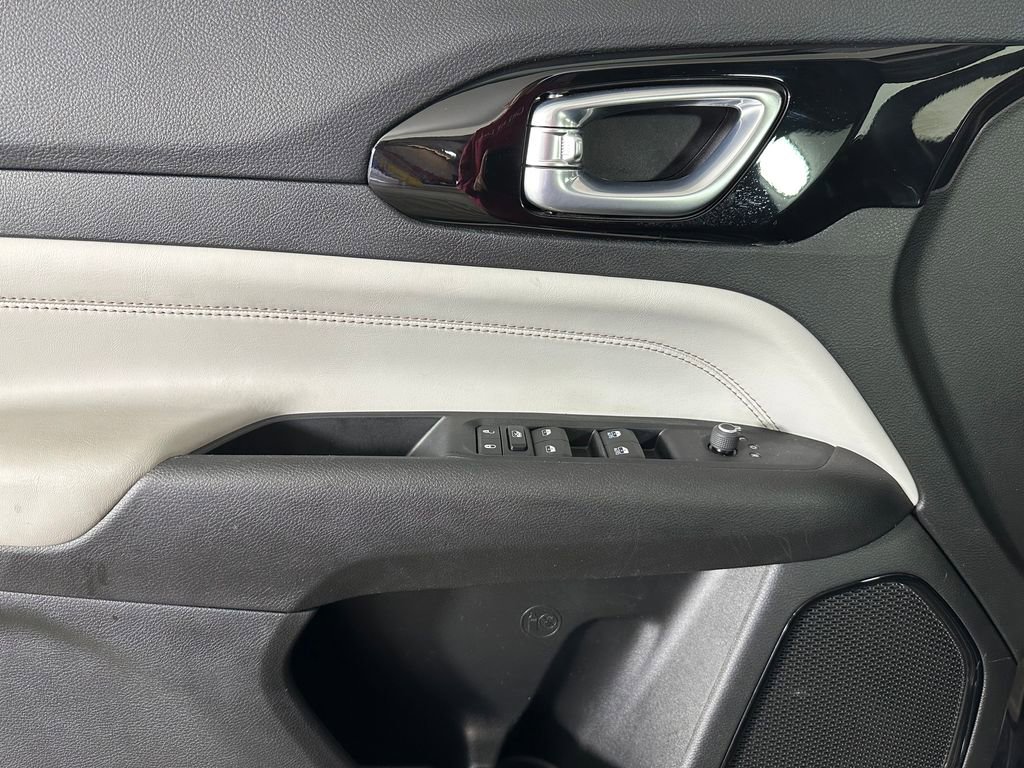 Used 2022 Jeep Compass Limited image 23