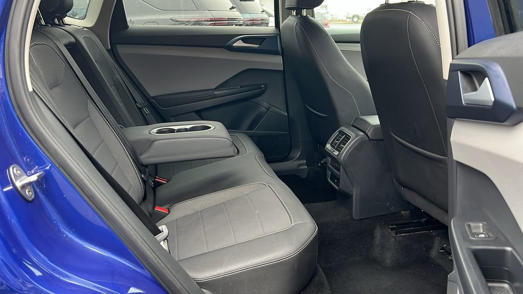 Used 2024 Volkswagen Taos SE image 13